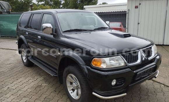 Sayi Na hannu Mitsubishi Pajero Black Mota in Yaounde a Babban Kamaru Sayi Na hannu Mitsubishi Pajero Black Mota in Yaounde a Babban Kamaru