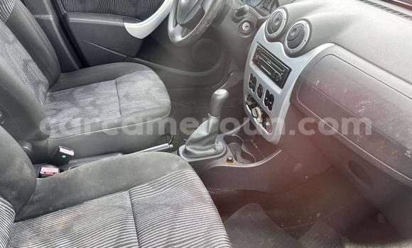 Sayi Na hannu Dacia Sandero Black Mota in Yaounde a Babban Kamaru Sayi Na hannu Dacia Sandero Black Mota in Yaounde a Babban Kamaru