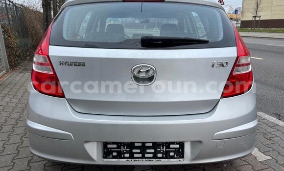 Sayi Na hannu Hyundai i30 White Mota in Yaounde a Babban Kamaru Sayi Na hannu Hyundai i30 White Mota in Yaounde a Babban Kamaru