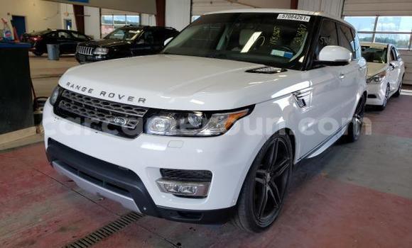 Sayi Na hannu Range Rover Range Rover White Mota in Douala a Ƙasar Kamaru