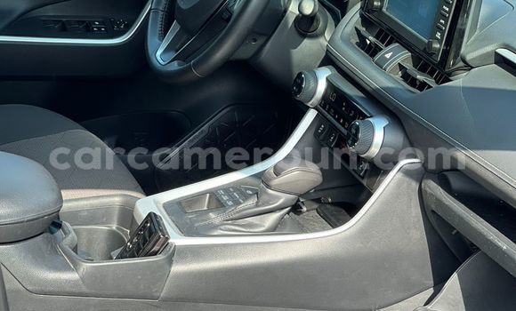 Sayi Imported Toyota RAV4 Blue Mota in Douala a Ƙasar Kamaru Sayi Imported Toyota RAV4 Blue Mota in Douala a Ƙasar Kamaru