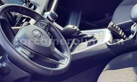 Sayi Imported Toyota RAV4 Blue Mota in Douala a Ƙasar Kamaru Sayi Imported Toyota RAV4 Blue Mota in Douala a Ƙasar Kamaru