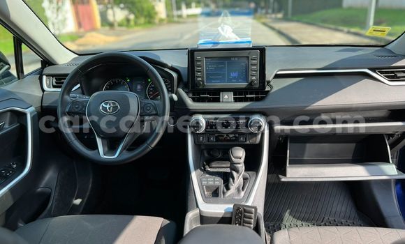 Sayi Imported Toyota RAV4 Blue Mota in Douala a Ƙasar Kamaru Sayi Imported Toyota RAV4 Blue Mota in Douala a Ƙasar Kamaru
