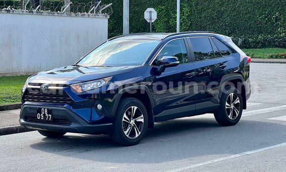 Sayi Imported Toyota RAV4 Blue Mota in Douala a Ƙasar Kamaru Sayi Imported Toyota RAV4 Blue Mota in Douala a Ƙasar Kamaru