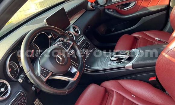 Sayi Na hannu Mercedes‒Benz C–Class Black Mota in Douala a Ƙasar Kamaru Sayi Na hannu Mercedes‒Benz C–Class Black Mota in Douala a Ƙasar Kamaru