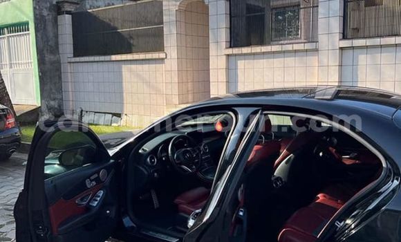 Sayi Na hannu Mercedes‒Benz C–Class Black Mota in Douala a Ƙasar Kamaru Sayi Na hannu Mercedes‒Benz C–Class Black Mota in Douala a Ƙasar Kamaru