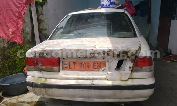 Acheter Occasion Voiture Nissan Sunny Blanc à Douala, Littoral Cameroon