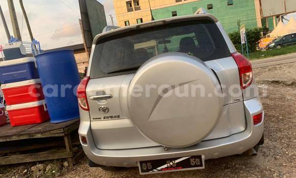 Sayi Na hannu Toyota RAV4 Sauran Mota in Yaounde a Babban Kamaru Sayi Na hannu Toyota RAV4 Sauran Mota in Yaounde a Babban Kamaru