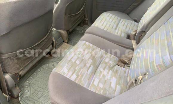 Sayi Na hannu Toyota RAV4 Blue Mota in Yaounde a Babban Kamaru Sayi Na hannu Toyota RAV4 Blue Mota in Yaounde a Babban Kamaru