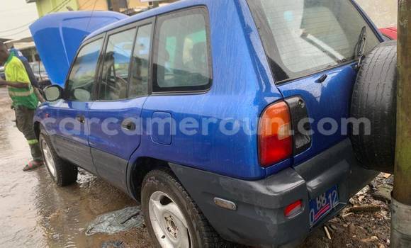 Sayi Na hannu Toyota RAV4 Blue Mota in Yaounde a Babban Kamaru Sayi Na hannu Toyota RAV4 Blue Mota in Yaounde a Babban Kamaru