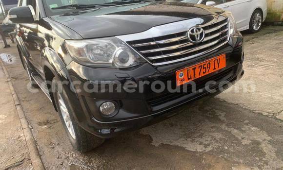 Sayi Na hannu Toyota Fortuner Black Mota in Yaounde a Babban Kamaru Sayi Na hannu Toyota Fortuner Black Mota in Yaounde a Babban Kamaru