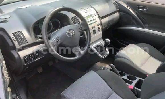 Sayi Na hannu Toyota Corolla White Mota in Yaounde a Babban Kamaru