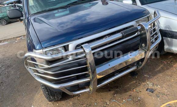 Sayi Na hannu Toyota Hilux Blue Mota in Yaounde a Babban Kamaru Sayi Na hannu Toyota Hilux Blue Mota in Yaounde a Babban Kamaru