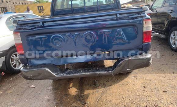 Sayi Na hannu Toyota Hilux Blue Mota in Yaounde a Babban Kamaru Sayi Na hannu Toyota Hilux Blue Mota in Yaounde a Babban Kamaru