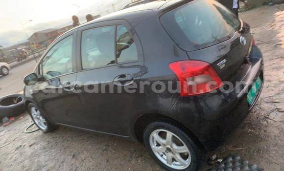 Sayi Na hannu Toyota Yaris Black Mota in Yaounde a Babban Kamaru Sayi Na hannu Toyota Yaris Black Mota in Yaounde a Babban Kamaru