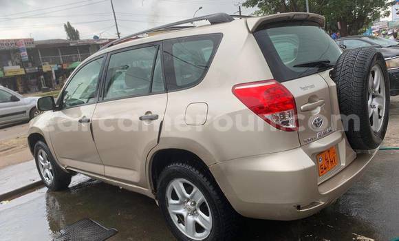 Sayi Na hannu Toyota RAV4 Sauran Mota in Yaounde a Babban Kamaru Sayi Na hannu Toyota RAV4 Sauran Mota in Yaounde a Babban Kamaru