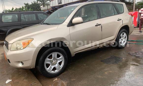 Sayi Na hannu Toyota RAV4 Sauran Mota in Yaounde a Babban Kamaru Sayi Na hannu Toyota RAV4 Sauran Mota in Yaounde a Babban Kamaru