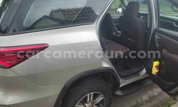 Sayi Na hannu Toyota Fortuner Sauran Mota in Yaounde a Babban Kamaru Sayi Na hannu Toyota Fortuner Sauran Mota in Yaounde a Babban Kamaru