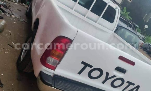 Sayi Na hannu Toyota Hilux White Mota in Yaounde a Babban Kamaru Sayi Na hannu Toyota Hilux White Mota in Yaounde a Babban Kamaru