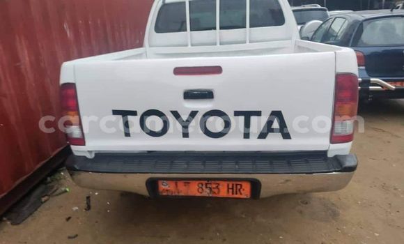 Sayi Na hannu Toyota Hilux White Mota in Yaounde a Babban Kamaru Sayi Na hannu Toyota Hilux White Mota in Yaounde a Babban Kamaru
