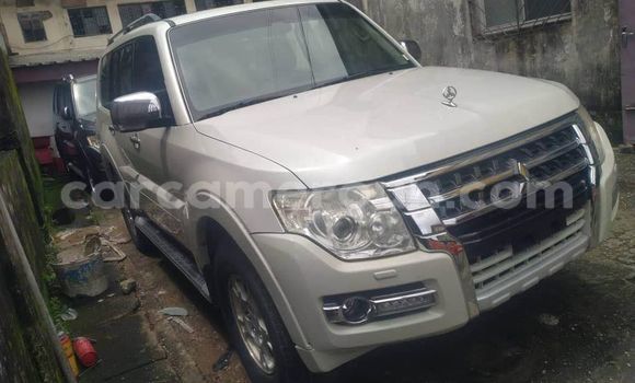 Acheter Occasion Voiture Mitsubishi Pajero Blanc à Yaoundé, Central Cameroon Acheter Occasion Voiture Mitsubishi Pajero Blanc à Yaoundé, Central Cameroon