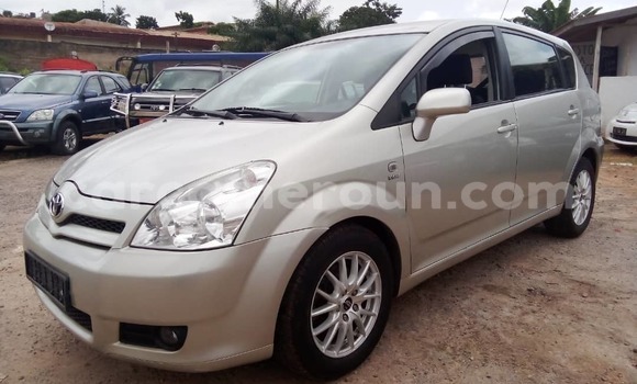 Sayi Na hannu Toyota Corolla Azurfa Mota in Yaounde a Babban Kamaru Sayi Na hannu Toyota Corolla Azurfa Mota in Yaounde a Babban Kamaru