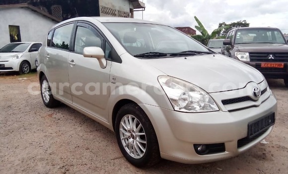 Sayi Na hannu Toyota Corolla Azurfa Mota in Yaounde a Babban Kamaru Sayi Na hannu Toyota Corolla Azurfa Mota in Yaounde a Babban Kamaru