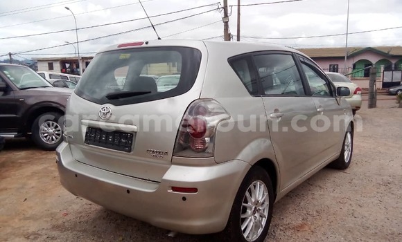 Sayi Na hannu Toyota Corolla Azurfa Mota in Yaounde a Babban Kamaru Sayi Na hannu Toyota Corolla Azurfa Mota in Yaounde a Babban Kamaru