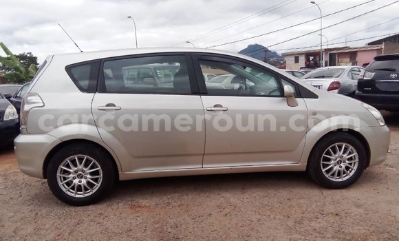 Sayi Na hannu Toyota Corolla Azurfa Mota in Yaounde a Babban Kamaru Sayi Na hannu Toyota Corolla Azurfa Mota in Yaounde a Babban Kamaru