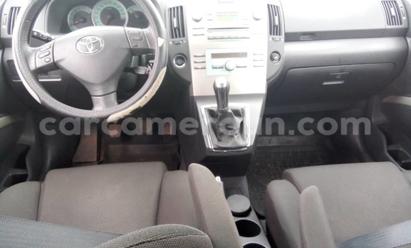 Sayi Na hannu Toyota Corolla Azurfa Mota in Yaounde a Babban Kamaru Sayi Na hannu Toyota Corolla Azurfa Mota in Yaounde a Babban Kamaru