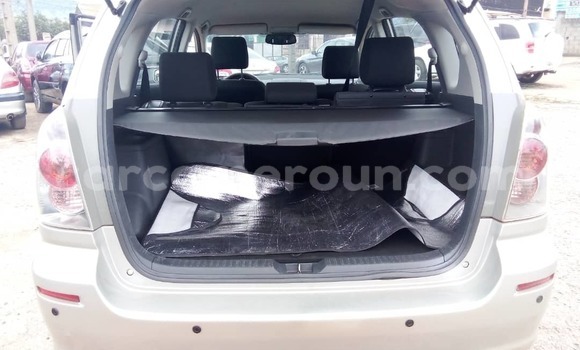 Sayi Na hannu Toyota Corolla Azurfa Mota in Yaounde a Babban Kamaru Sayi Na hannu Toyota Corolla Azurfa Mota in Yaounde a Babban Kamaru