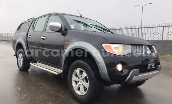Sayi Na hannu Mitsubishi L200 Black Mota in Douala a Ƙasar Kamaru