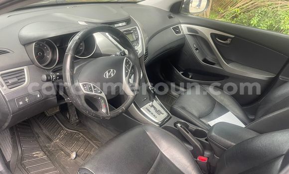 Sayi Imported Hyundai Elantra Azurfa Mota in Douala a Ƙasar Kamaru Sayi Imported Hyundai Elantra Azurfa Mota in Douala a Ƙasar Kamaru