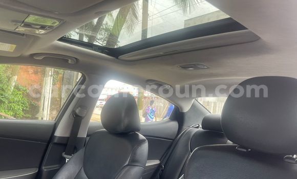 Sayi Imported Hyundai Elantra Azurfa Mota in Douala a Ƙasar Kamaru Sayi Imported Hyundai Elantra Azurfa Mota in Douala a Ƙasar Kamaru
