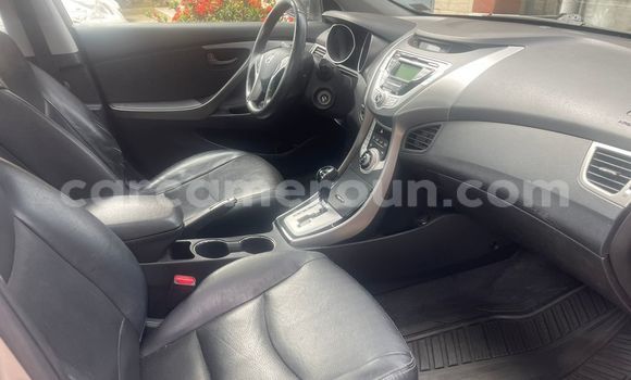 Sayi Imported Hyundai Elantra Azurfa Mota in Douala a Ƙasar Kamaru Sayi Imported Hyundai Elantra Azurfa Mota in Douala a Ƙasar Kamaru