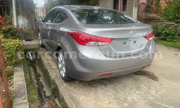 Sayi Imported Hyundai Elantra Azurfa Mota in Douala a Ƙasar Kamaru Sayi Imported Hyundai Elantra Azurfa Mota in Douala a Ƙasar Kamaru