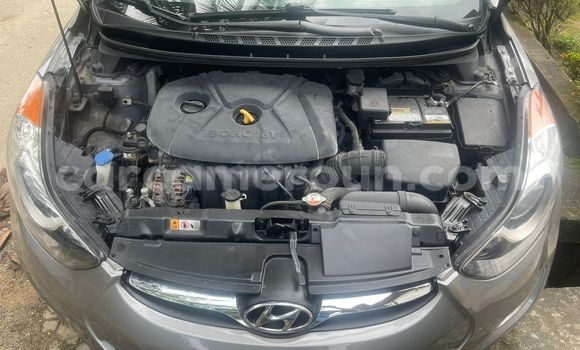Sayi Imported Hyundai Elantra Azurfa Mota in Douala a Ƙasar Kamaru Sayi Imported Hyundai Elantra Azurfa Mota in Douala a Ƙasar Kamaru