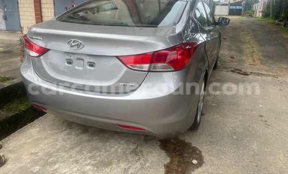 Sayi Imported Hyundai Elantra Azurfa Mota in Douala a Ƙasar Kamaru Sayi Imported Hyundai Elantra Azurfa Mota in Douala a Ƙasar Kamaru