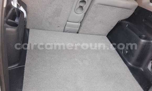 Sayi Imported Toyota RAV4 Azurfa Mota in Douala a Ƙasar Kamaru Sayi Imported Toyota RAV4 Azurfa Mota in Douala a Ƙasar Kamaru