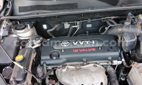 Sayi Imported Toyota RAV4 Azurfa Mota in Douala a Ƙasar Kamaru Sayi Imported Toyota RAV4 Azurfa Mota in Douala a Ƙasar Kamaru