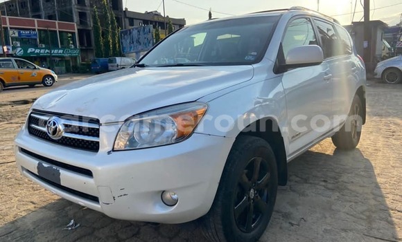 Buy Used Toyota RAV4 White Car in Douala in Littoral Cameroon