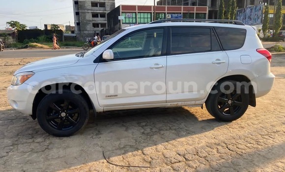 Acheter Occasion Voiture Toyota RAV4 Blanc à Douala, Littoral Cameroon Acheter Occasion Voiture Toyota RAV4 Blanc à Douala, Littoral Cameroon
