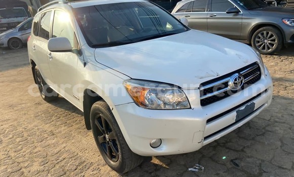 Acheter Occasion Voiture Toyota RAV4 Blanc à Douala, Littoral Cameroon Acheter Occasion Voiture Toyota RAV4 Blanc à Douala, Littoral Cameroon