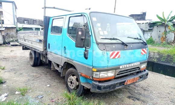 Buy Used Mitsubishi Van Green Truck in Douala in Littoral Cameroon Buy Used Mitsubishi Van Green Truck in Douala in Littoral Cameroon