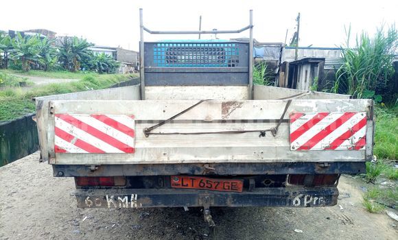 Buy Used Mitsubishi Van Green Truck in Douala in Littoral Cameroon Buy Used Mitsubishi Van Green Truck in Douala in Littoral Cameroon