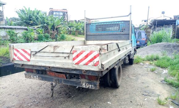 Buy Used Mitsubishi Van Green Truck in Douala in Littoral Cameroon Buy Used Mitsubishi Van Green Truck in Douala in Littoral Cameroon