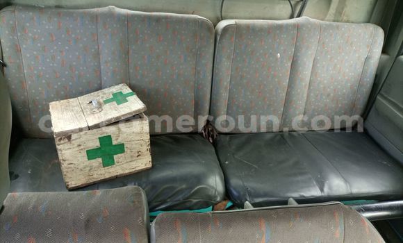 Buy Used Mitsubishi Van Green Truck in Douala in Littoral Cameroon Buy Used Mitsubishi Van Green Truck in Douala in Littoral Cameroon