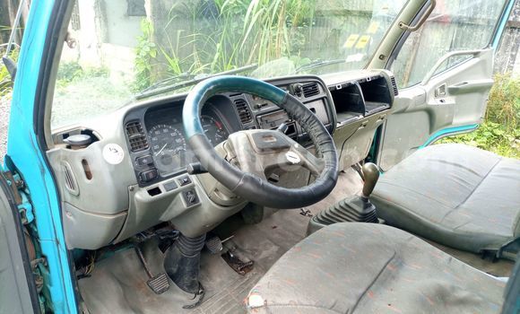 Buy Used Mitsubishi Van Green Truck in Douala in Littoral Cameroon Buy Used Mitsubishi Van Green Truck in Douala in Littoral Cameroon