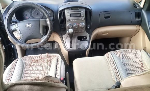 Sayi Na hannu Hyundai H200 Black Babbar mota in Douala a Ƙasar Kamaru Sayi Na hannu Hyundai H200 Black Babbar mota in Douala a Ƙasar Kamaru