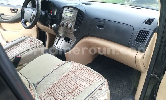 Sayi Na hannu Hyundai H200 Black Babbar mota in Douala a Ƙasar Kamaru Sayi Na hannu Hyundai H200 Black Babbar mota in Douala a Ƙasar Kamaru